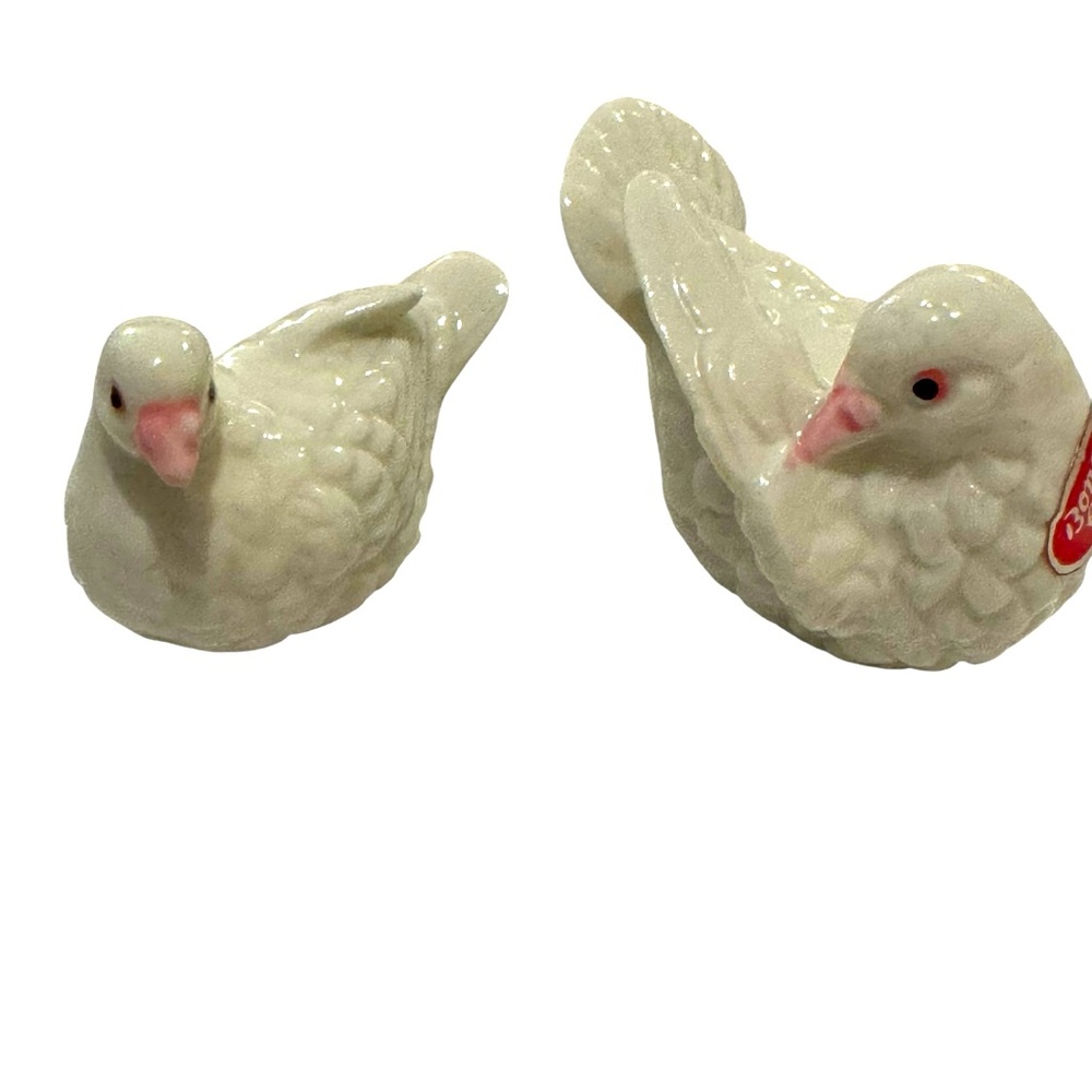 Vintage Bone China Figurine Pair of White Doves Miniature 1”-3” Has Sticker EUC